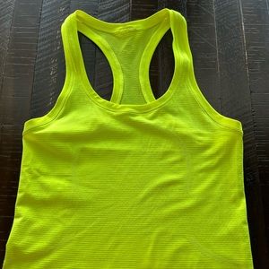 Lululemon Swiftly Tech Racerback Tank Top 2.0 
Race Length, EUC, size 6